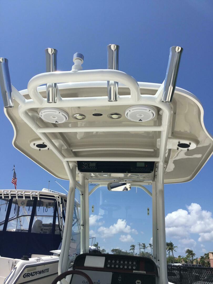 2016 Everglades 243CC - Image 11