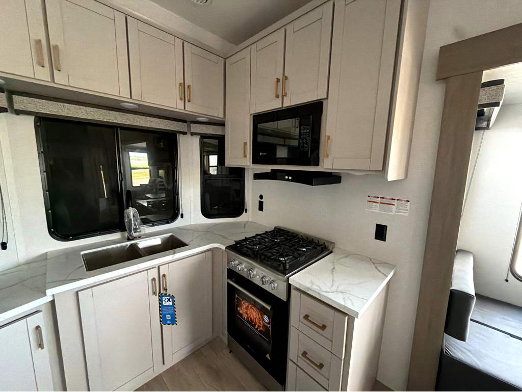 2027 JAYCO JAY FLIGHT BUNGALOW 404LOFT - Image 16