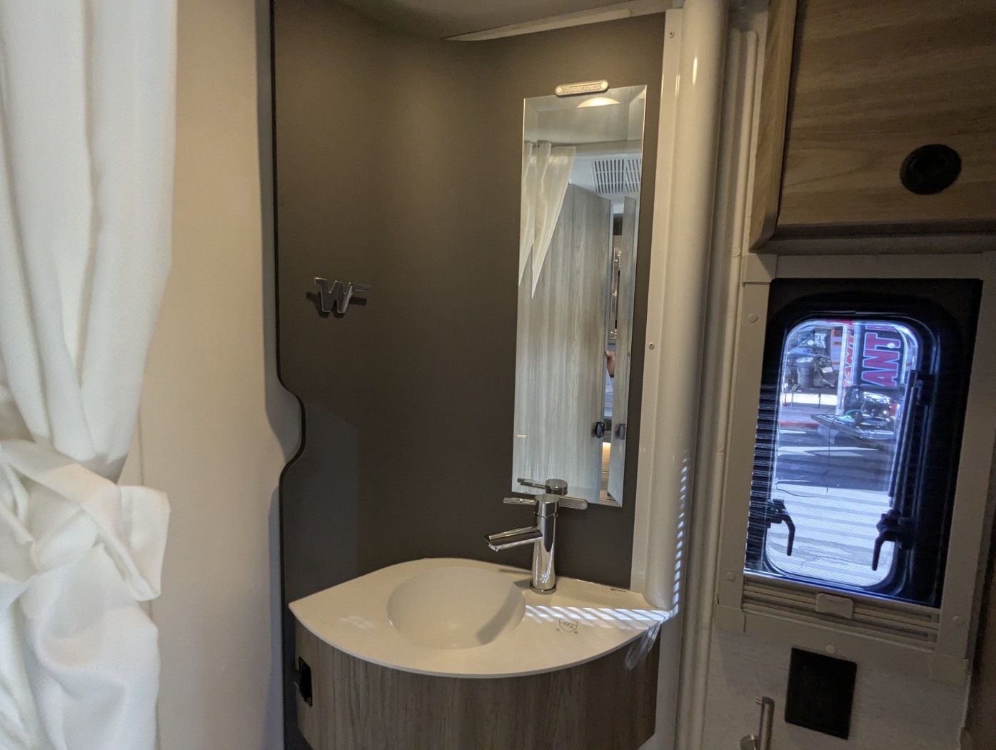 2026 Winnebago EKKO Sprinter 23B AWD - ATH Edition - Image 28