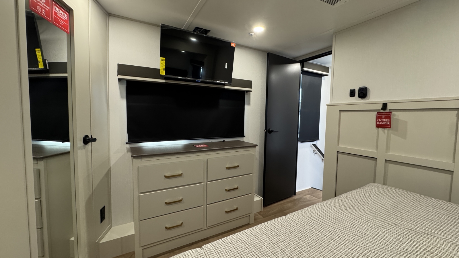 2026 Grand Design Influence 3904BH - Image 27