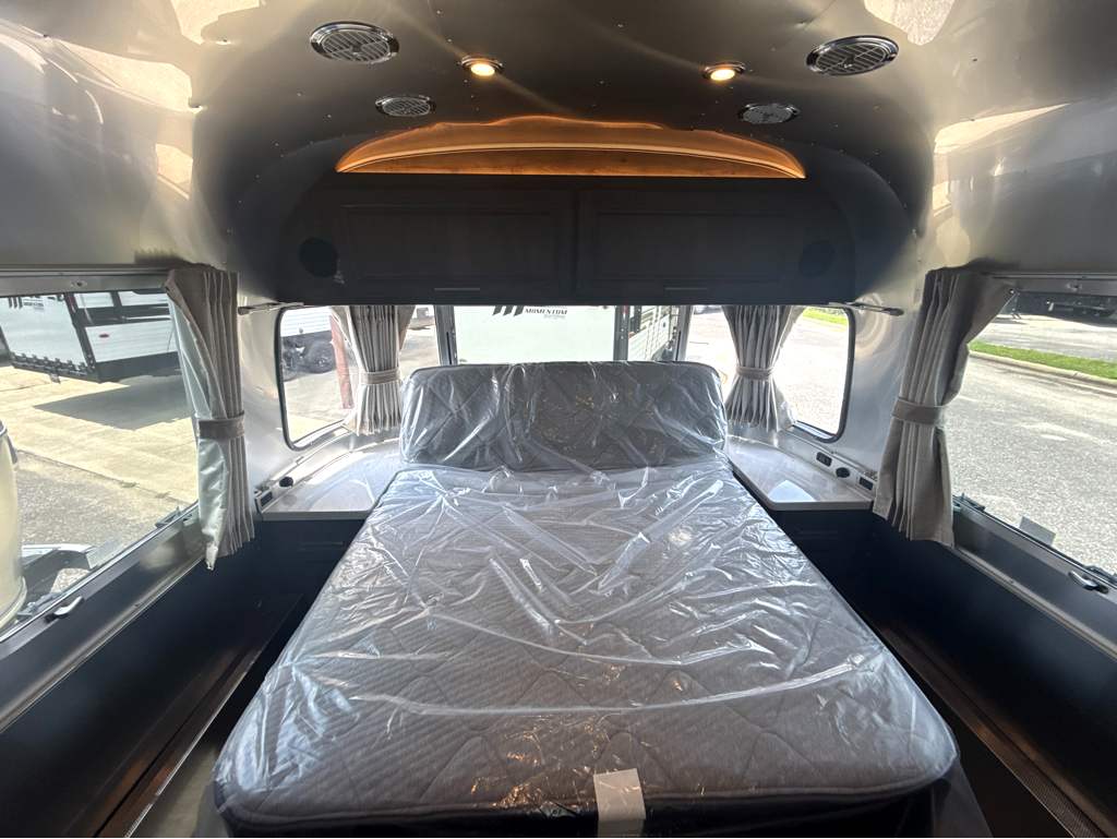 2026 AIRSTREAM CLASSIC 30RBQ - Image 24