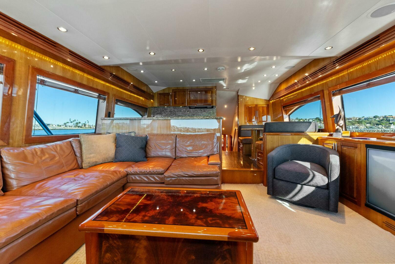 2007 Hatteras 64 Convertible - Image 8