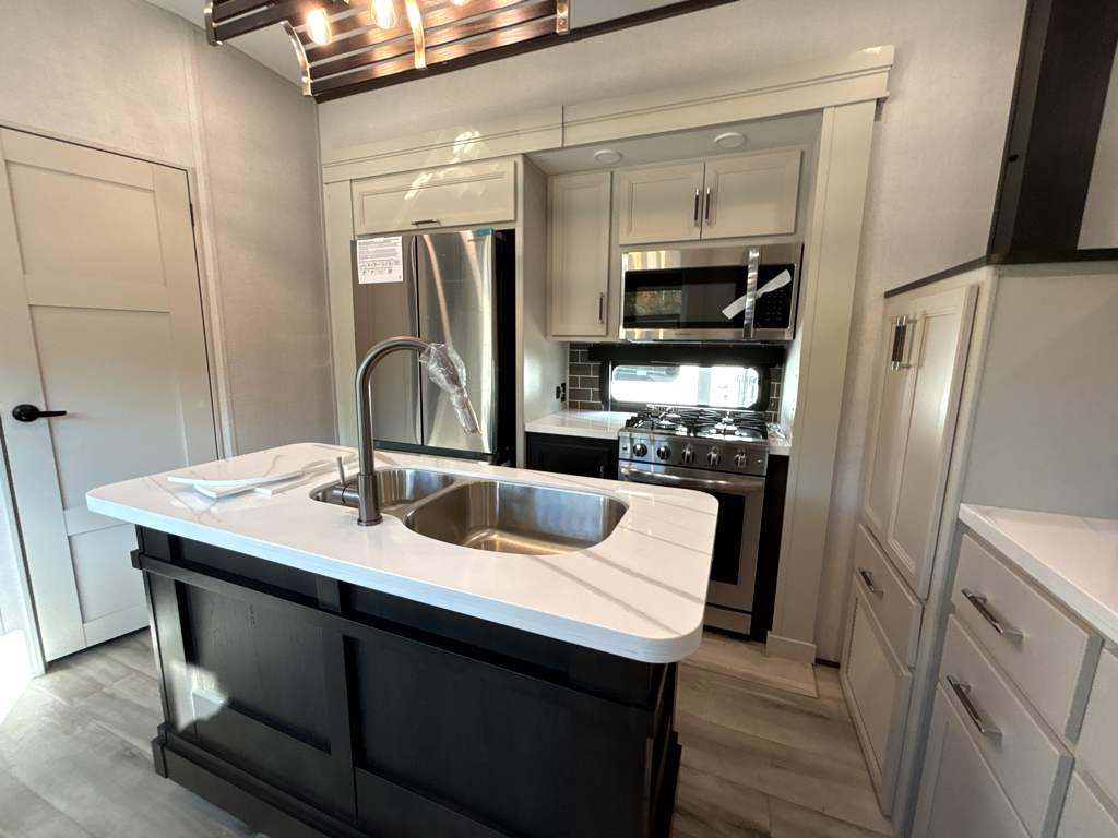 2026 Keystone ALPINE 3710FL - Image 8
