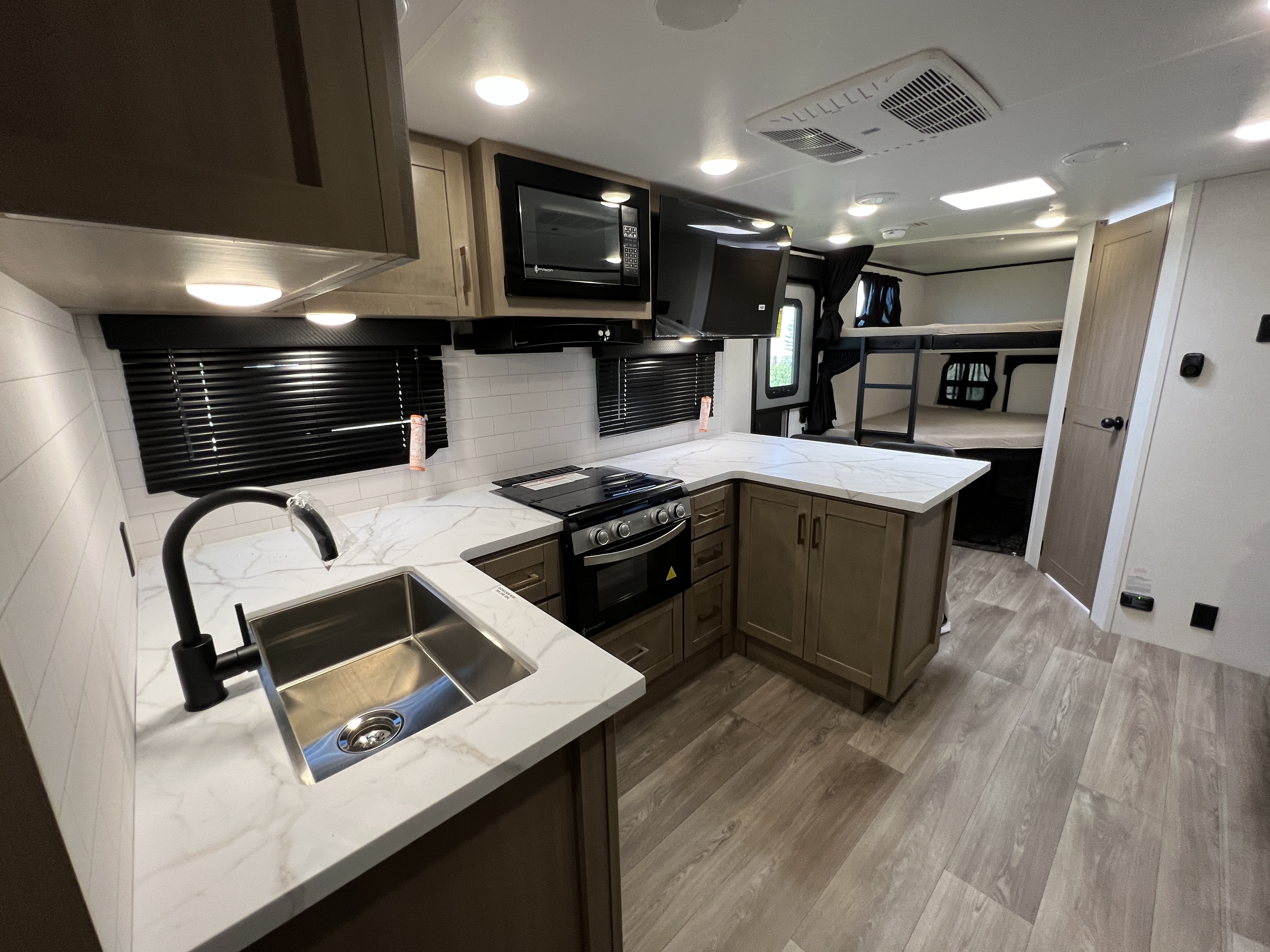 2027 Highland Ridge RANGE LITE 240DBH - Image 32