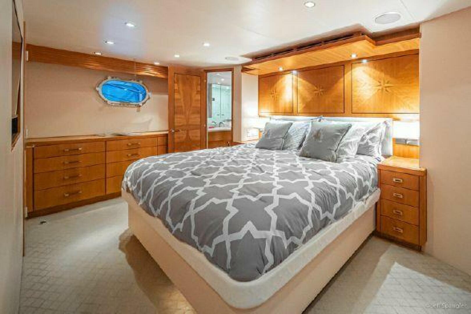 2008 Hatteras 77 Enclosed Bridge - Image 18