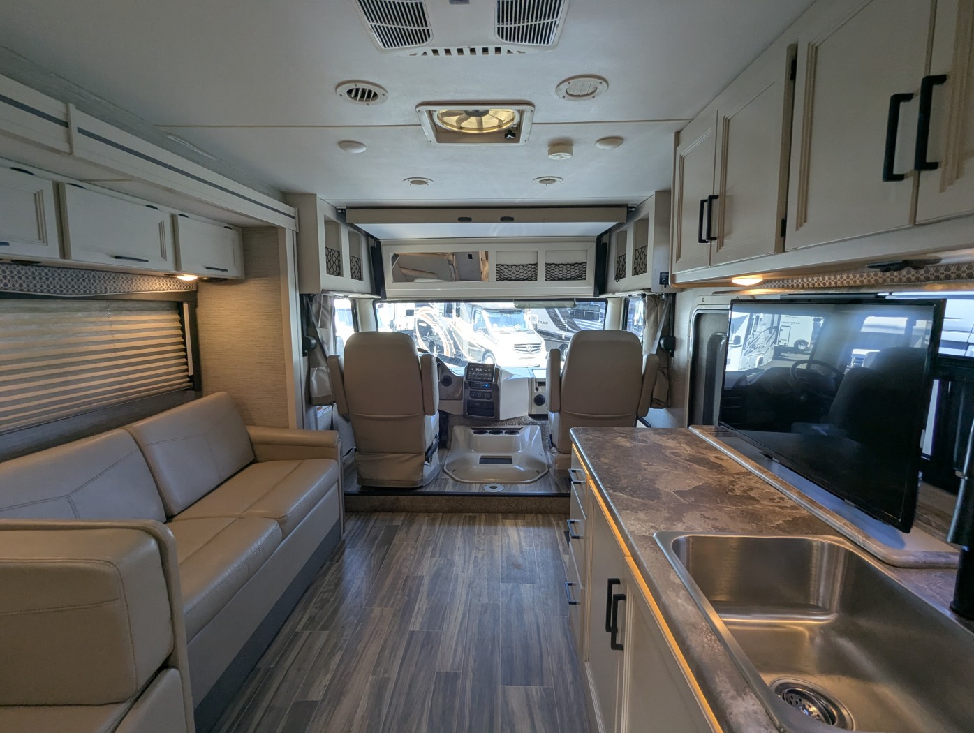 2022 Thor Motor Coach A.C.E. 30.3 - Image 31