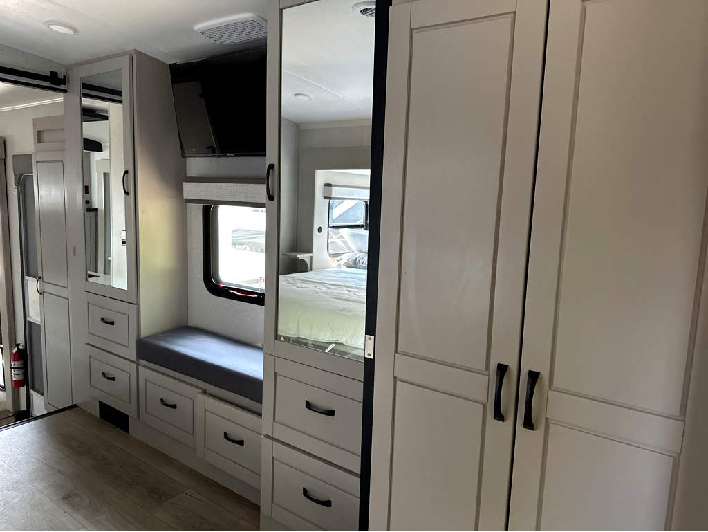 2026 JAYCO NORTH POINT 382FLRB - Image 26