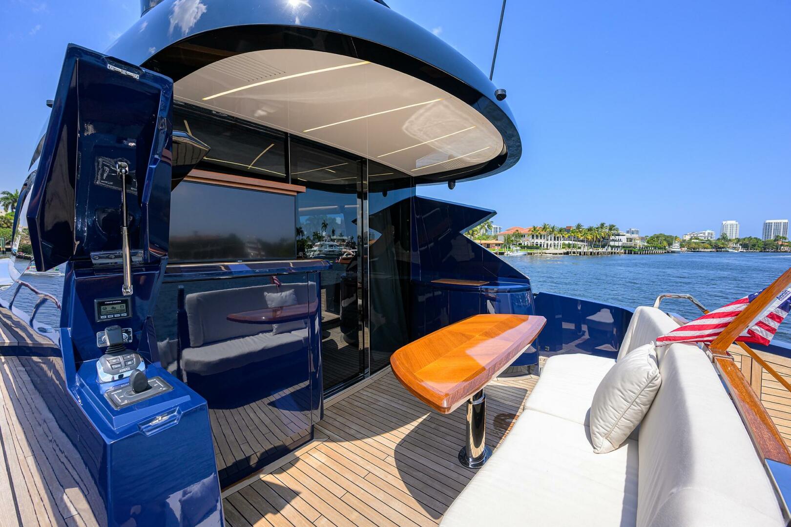 2023 Lazzara Yachts LSX 67 - Image 5