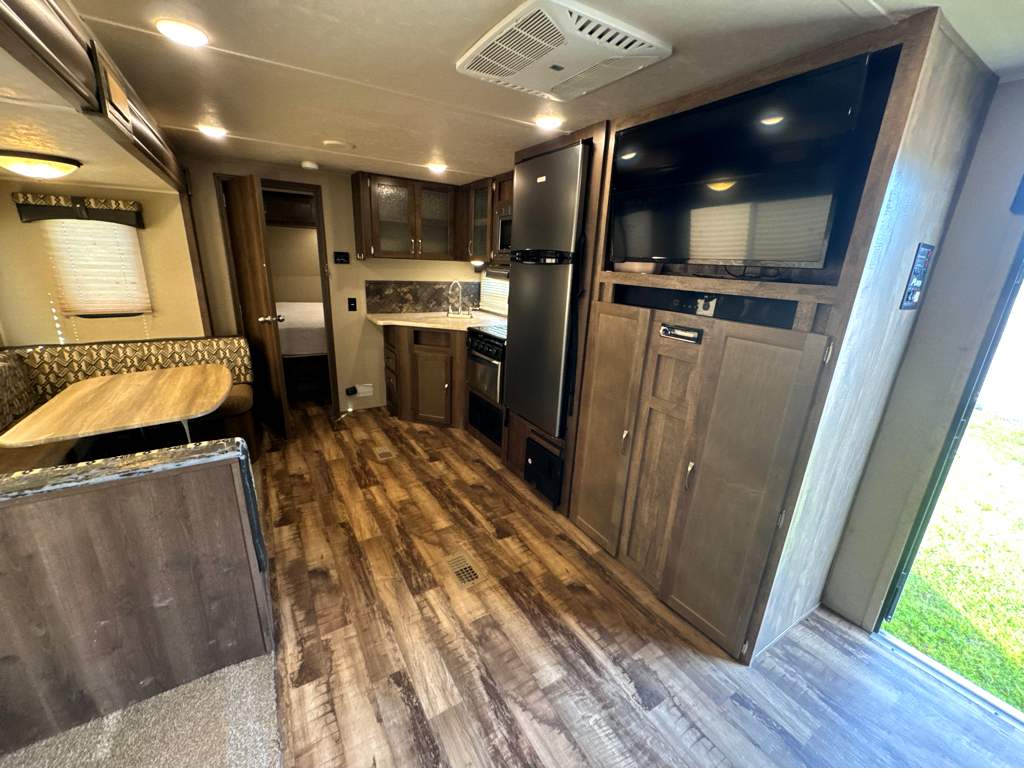2017 PALOMINO PUMA 28FQDB - Image 9