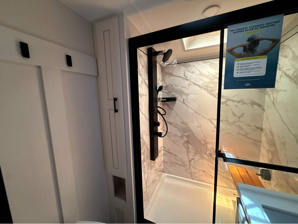 2027 JAYCO PINNACLE 32RLTS - Image 18