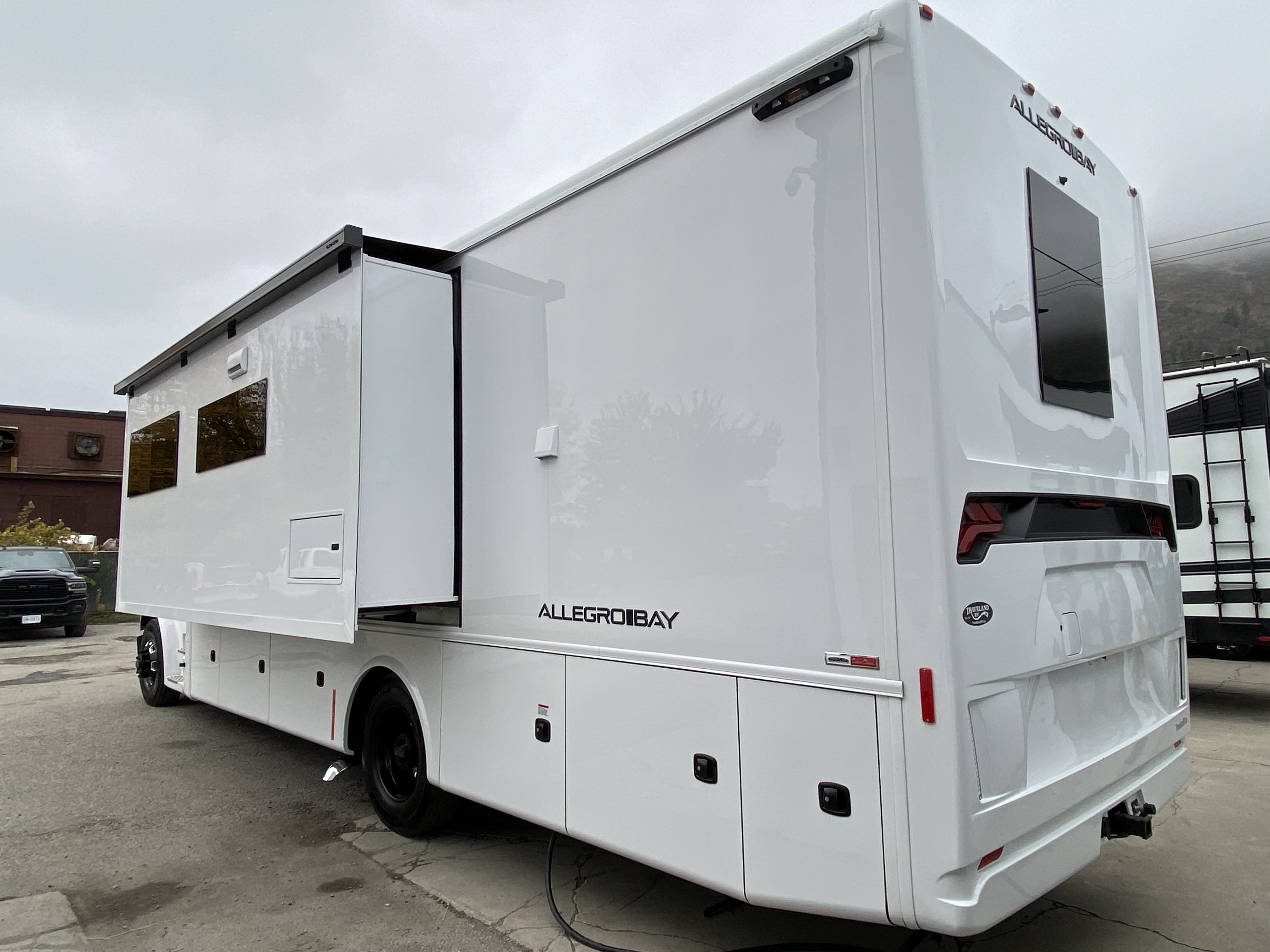 2027 Tiffin Allegro Bay 34DB - Image 8