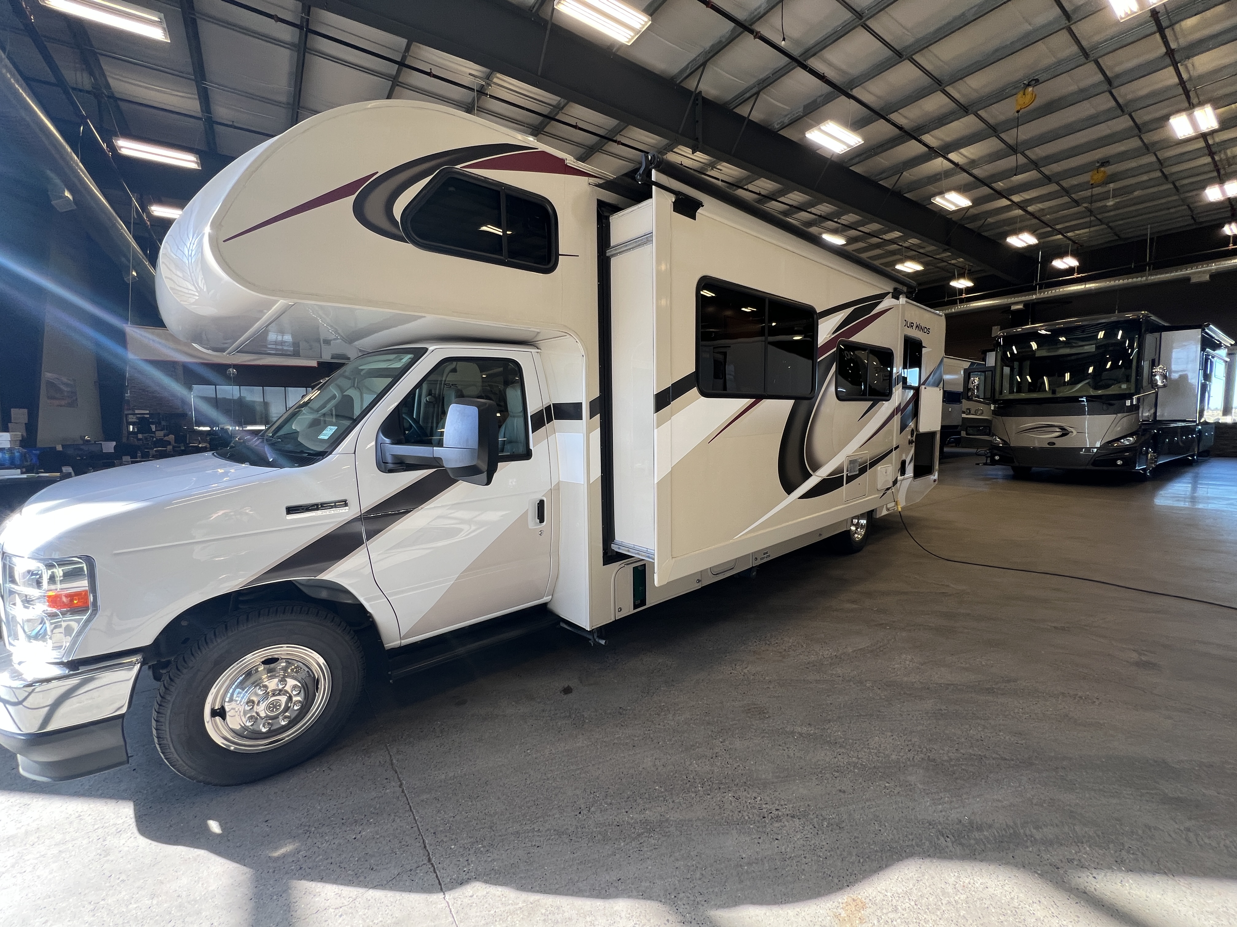 2021 Thor Motor Coach Four Winds 28Z - Image 4