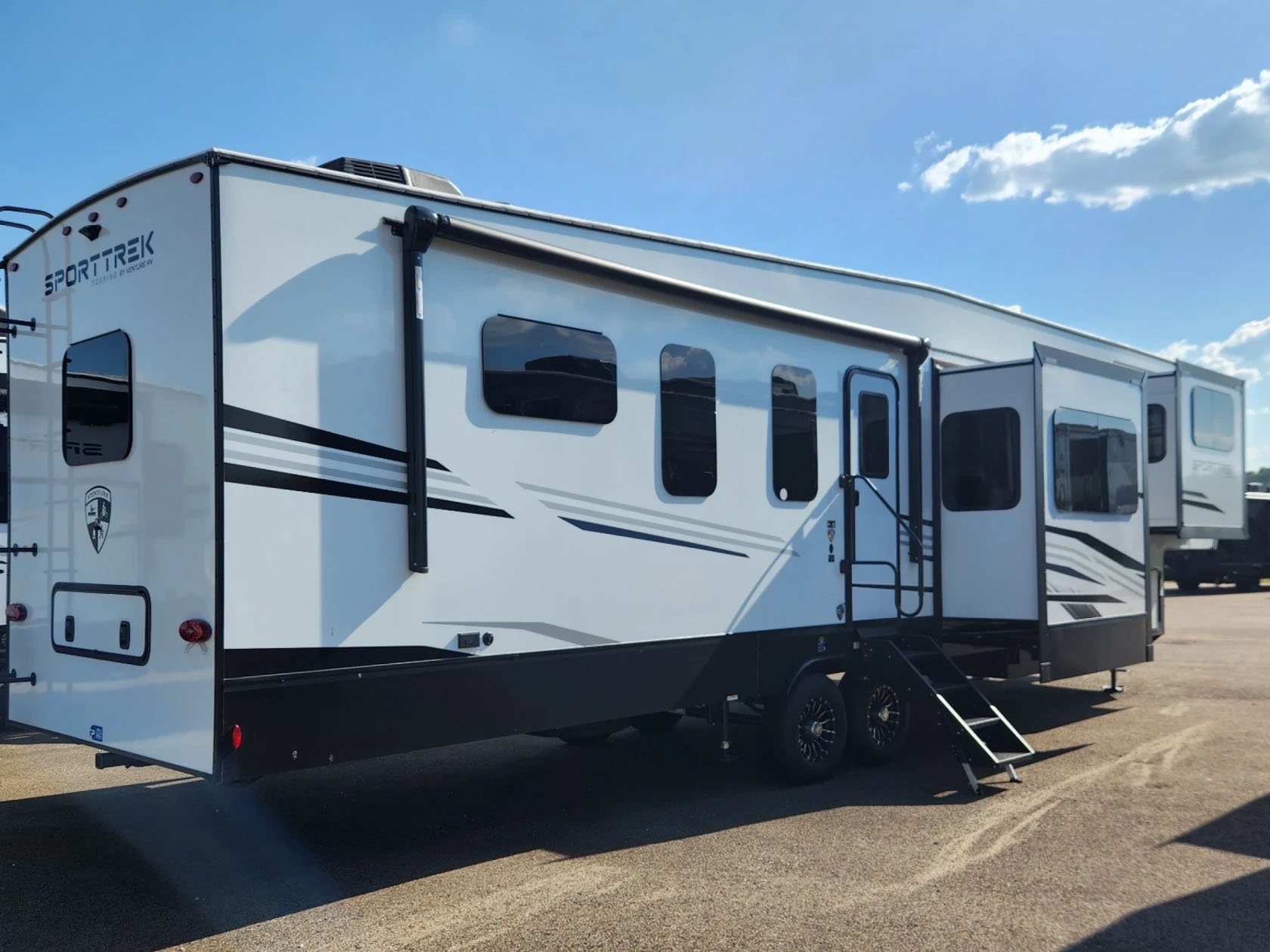 2026 VENTURE RV SPORTTREK 365VFL - Image 4