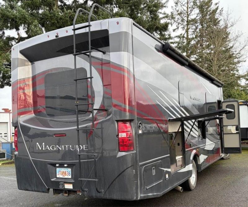 2021 Thor Motor Coach Magnitude SV34 - Image 5