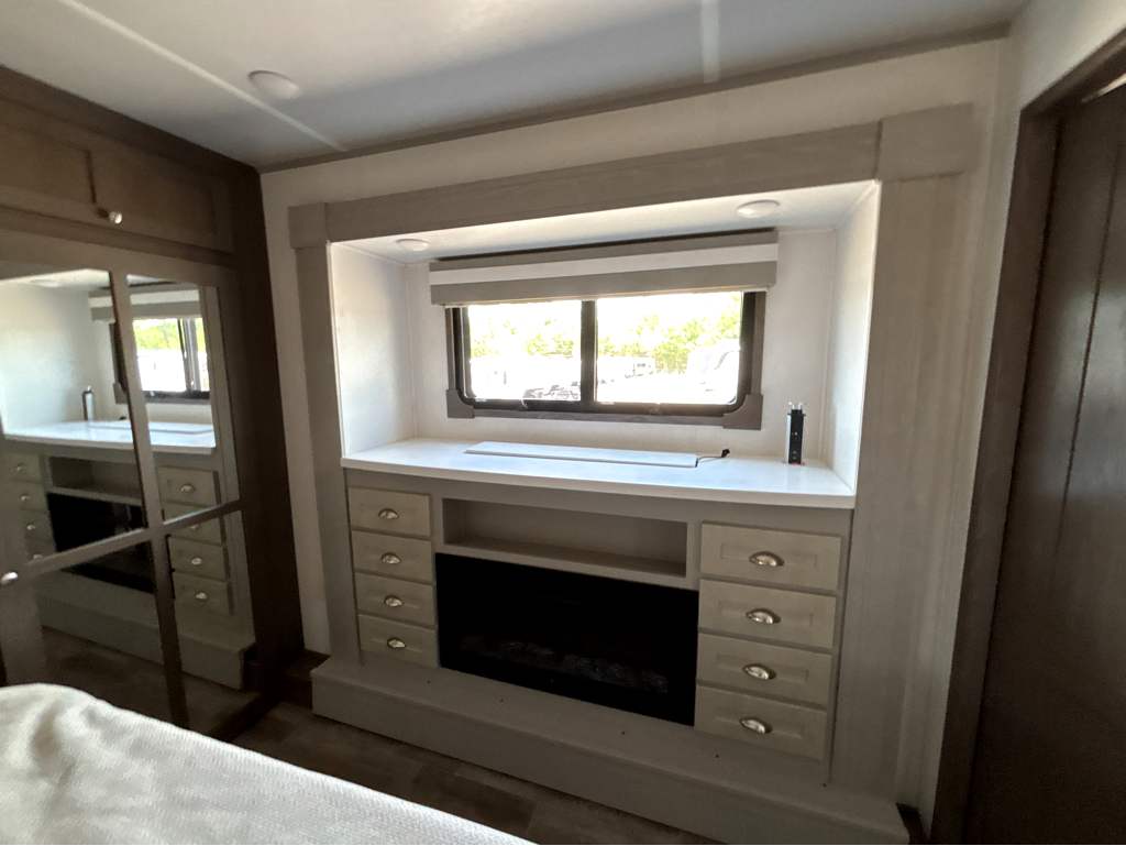 2022 PALOMINO RIVER RANCH 390RL - Image 24