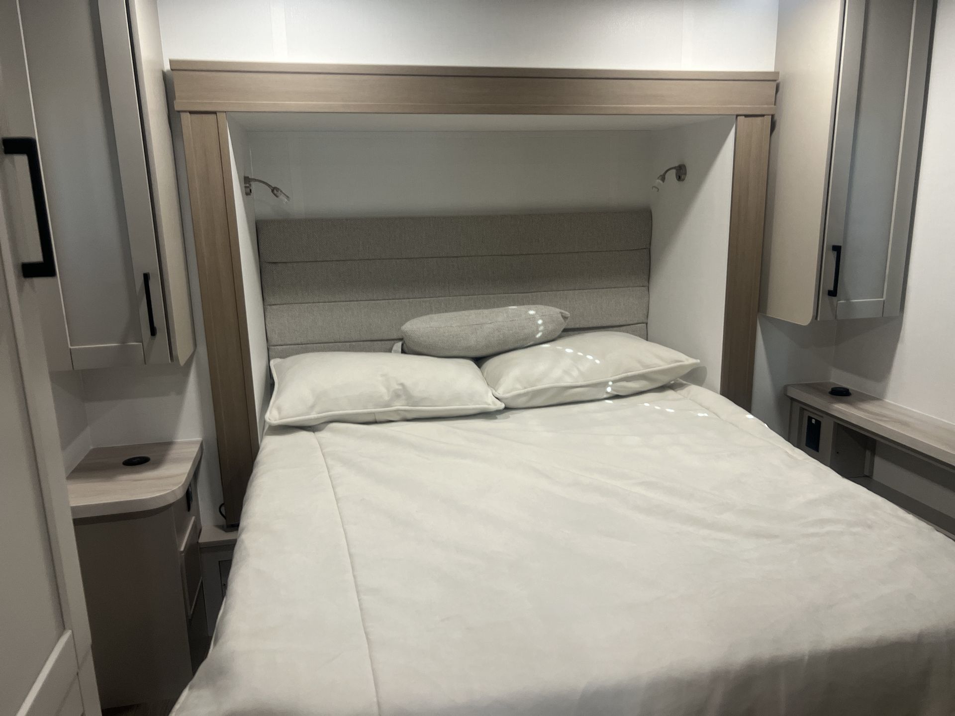 2027 Entegra Coach Odyssey 30Z - Image 25