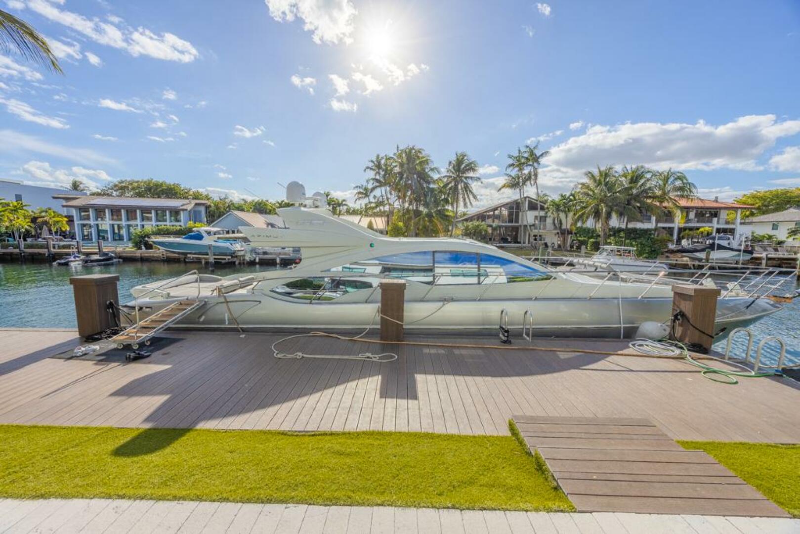 2009 Azimut 68S - Image 2