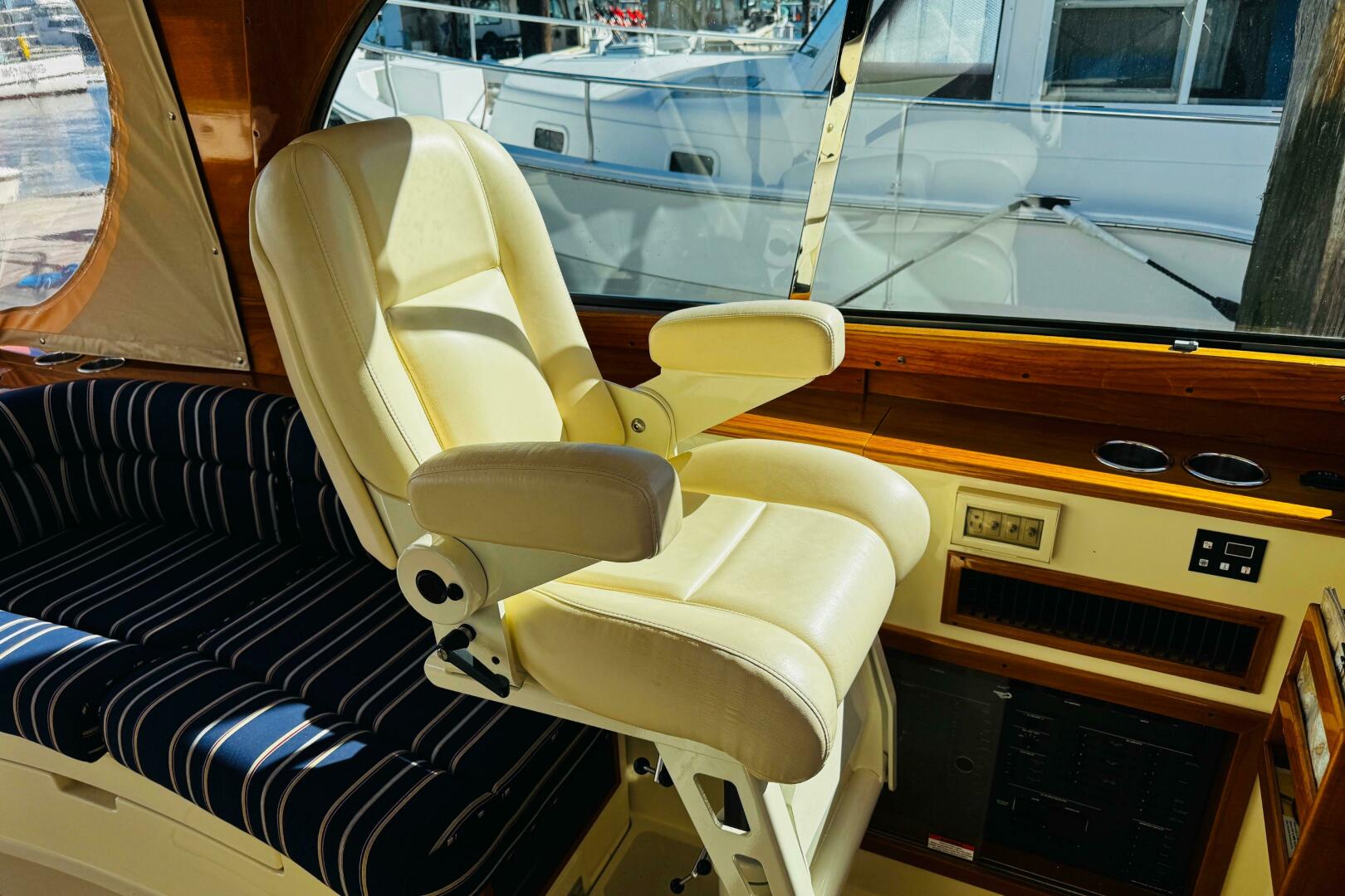 2012 Hinckley Picnic Boat MKIII - Image 30