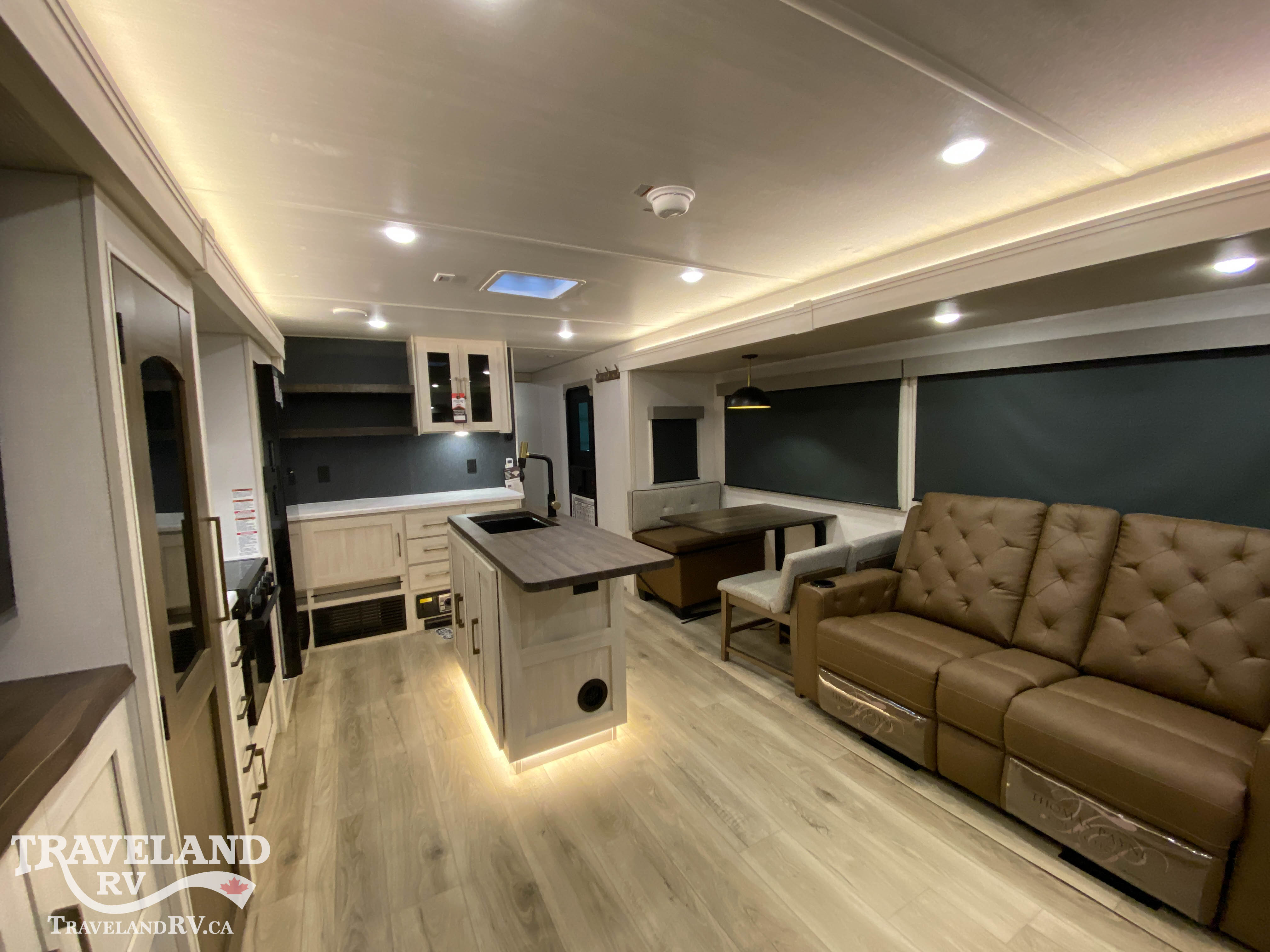 2026 Forest River Grand Surveyor 305RLBS - Image 12