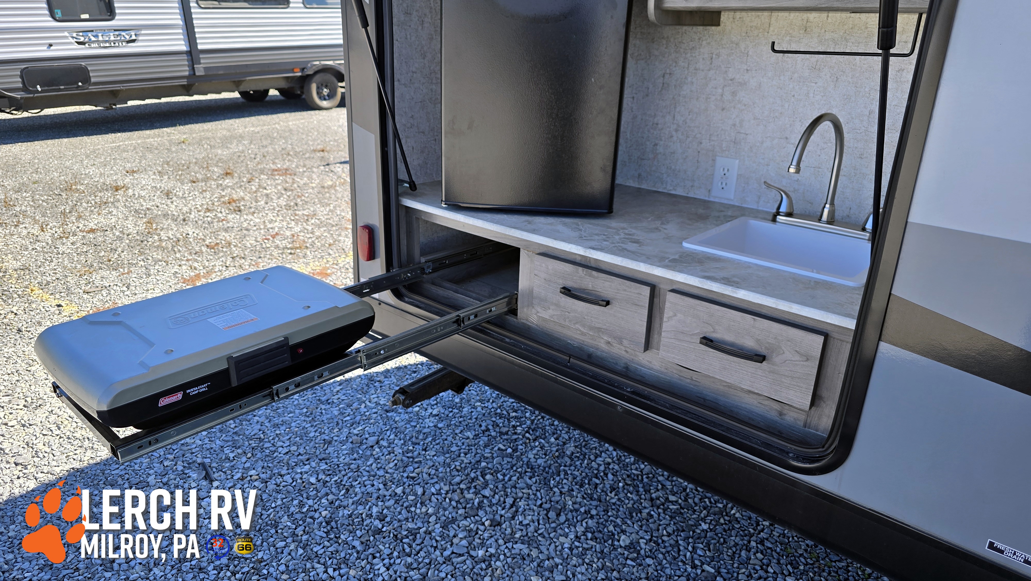 2019 FOREST RIVER APEX 300BHS - Image 8