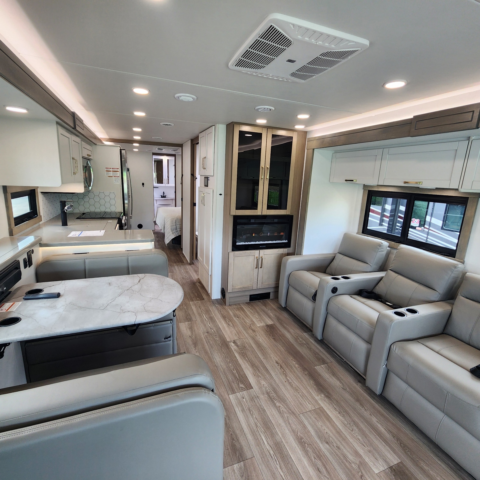 2027 JAYCO PRECEPT 36C - Image 16