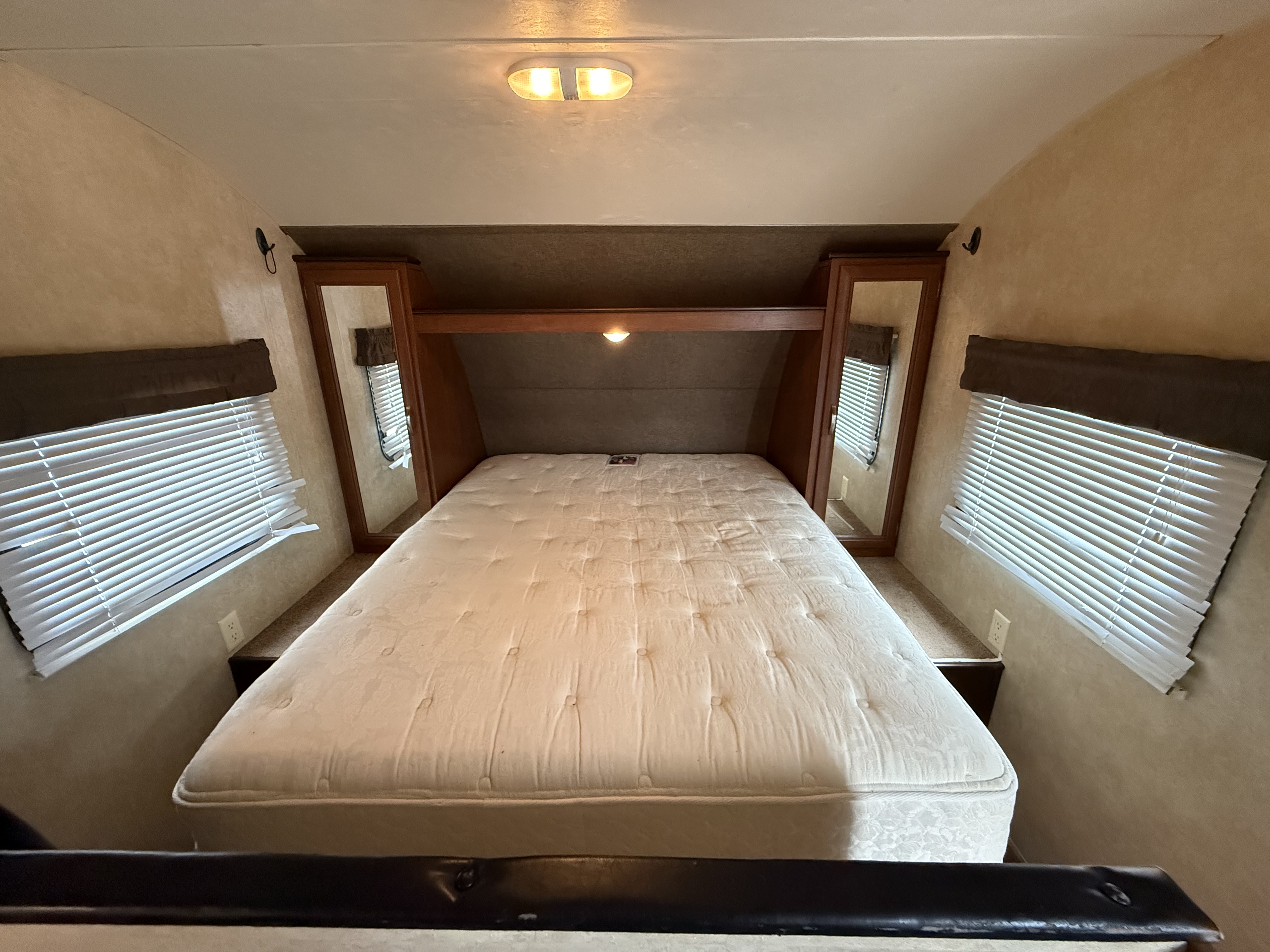 2016 WILDWOOD X-LIGHT SERIES 241QBXL - Image 18