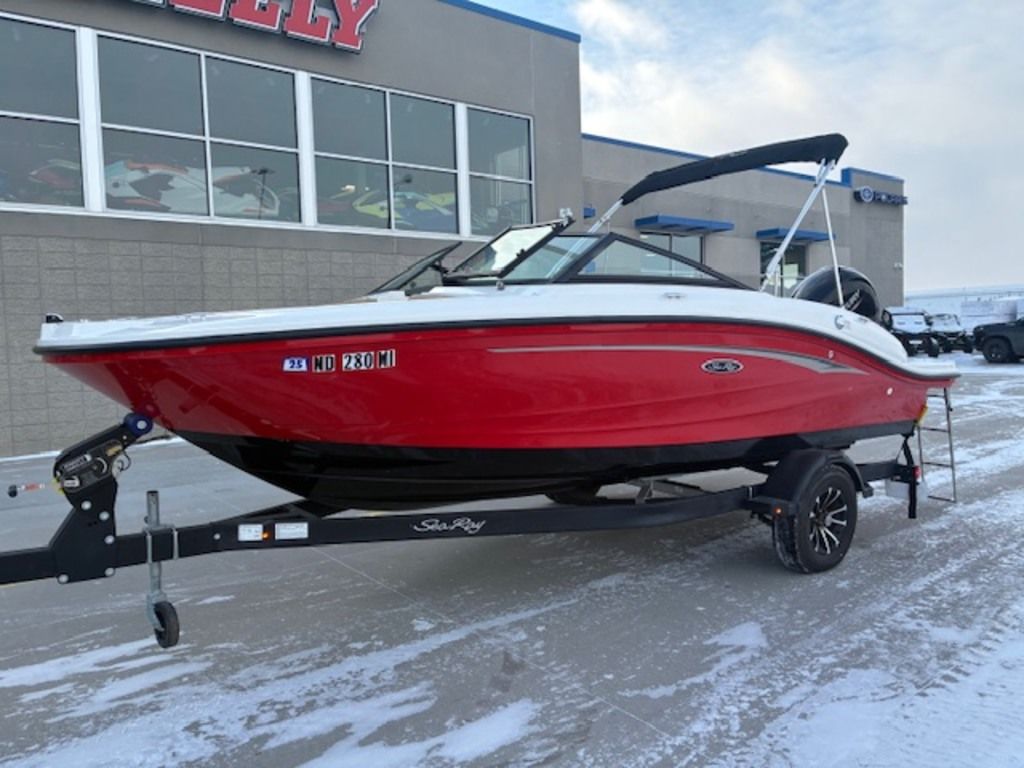 2023 Sea Ray SPX 190 Outboard - Image 2