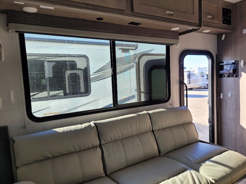 2024 GulfStream Conquest LE 6280LE - Image 6