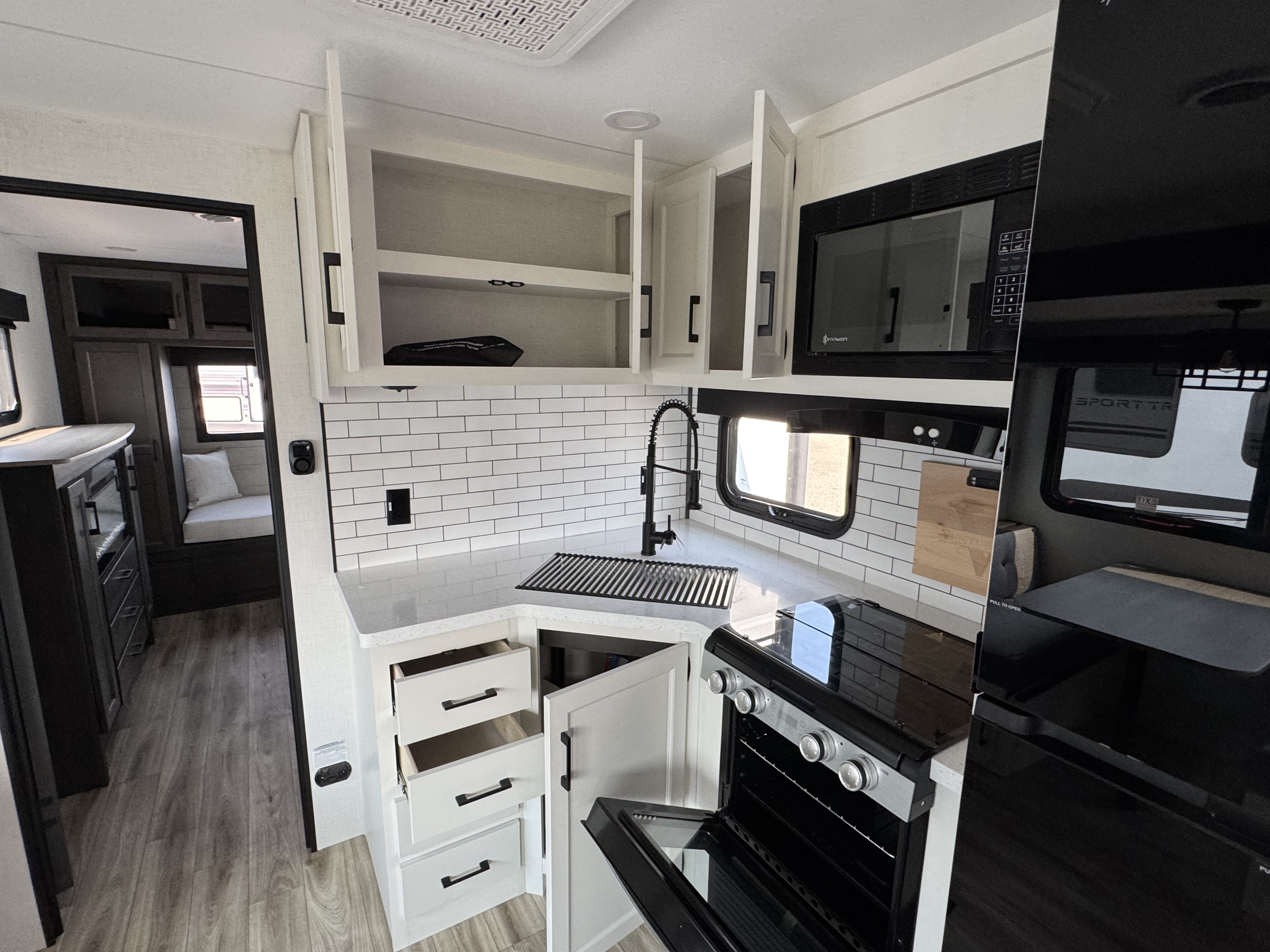 2027 VENTURE RV SPORTTREK 292VRB - Image 22