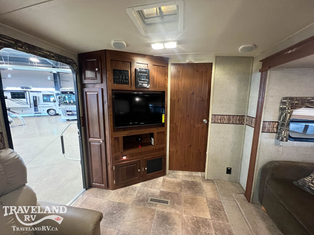 2013 FOREST RIVER ROCKWOOD ULTRA LITE 8315BSS HANDYMAN SPECIAL - Image 6