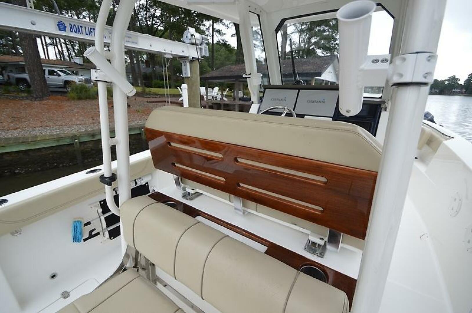 2019 PURSUIT S 288 Sport Base - Image 23