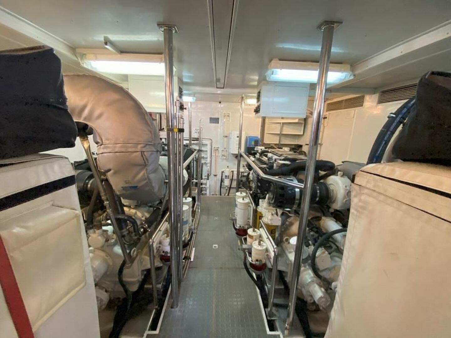 2005 Offshore Yachts - Image 32