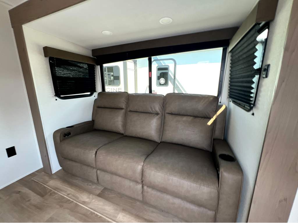2027 GRAND DESIGN TRANSCEND 20MKX - Image 6