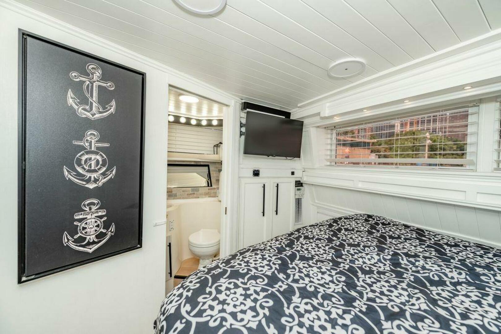1991 Cruisers Yachts 3850 Aft Cabin - Image 25