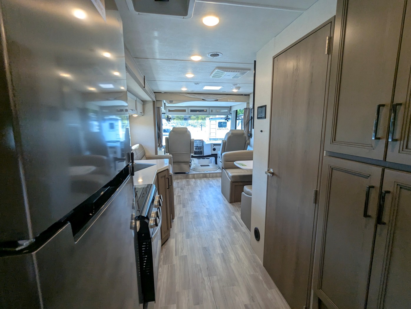 2027 Thor Motor Coach Windsport 29L - Image 44