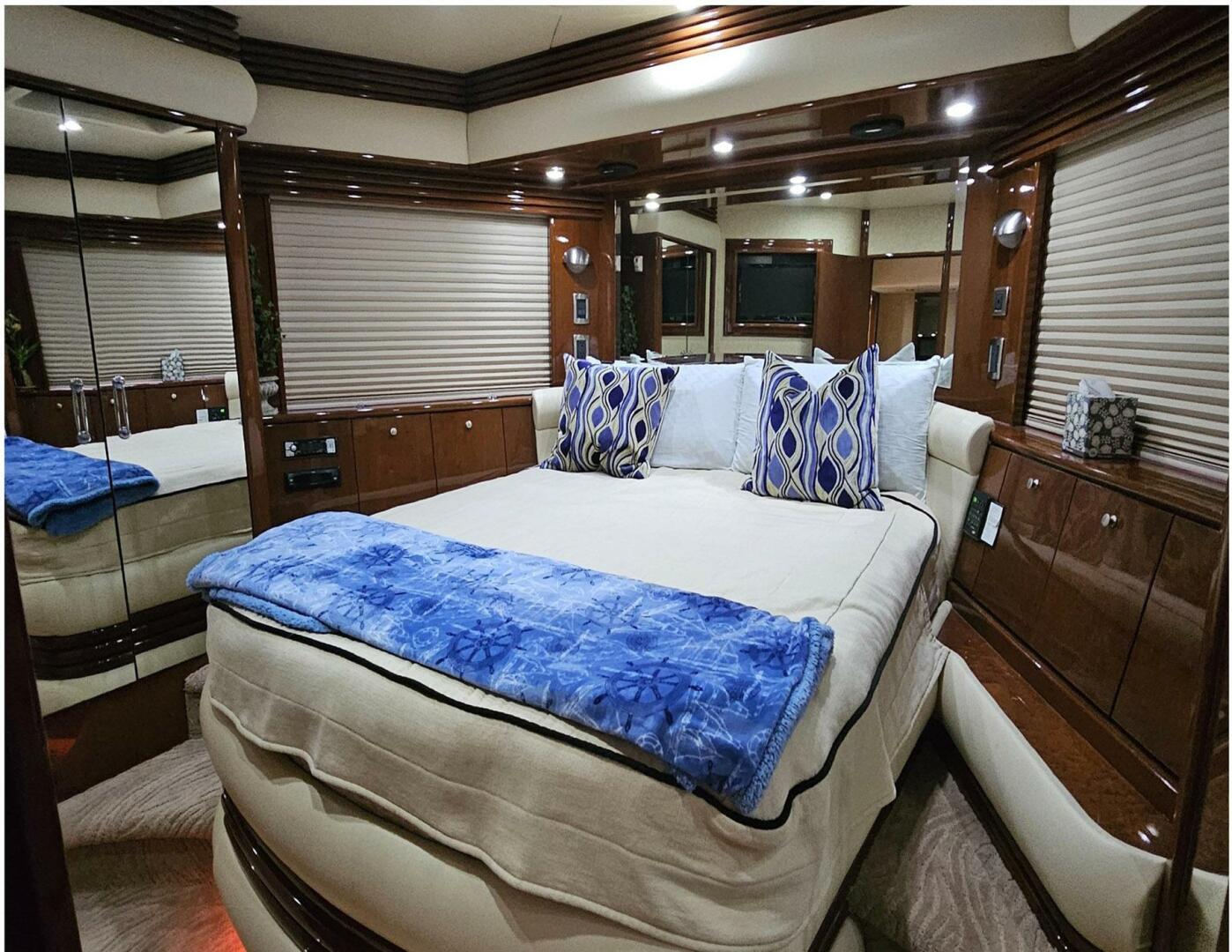 2006 Marquis 65 - Image 37