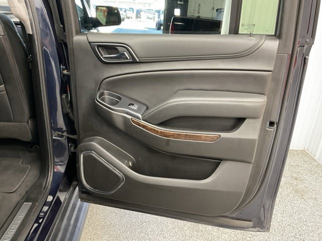 2019 Chevrolet Suburban 1500 Utility 4D LT 4WD - Image 23