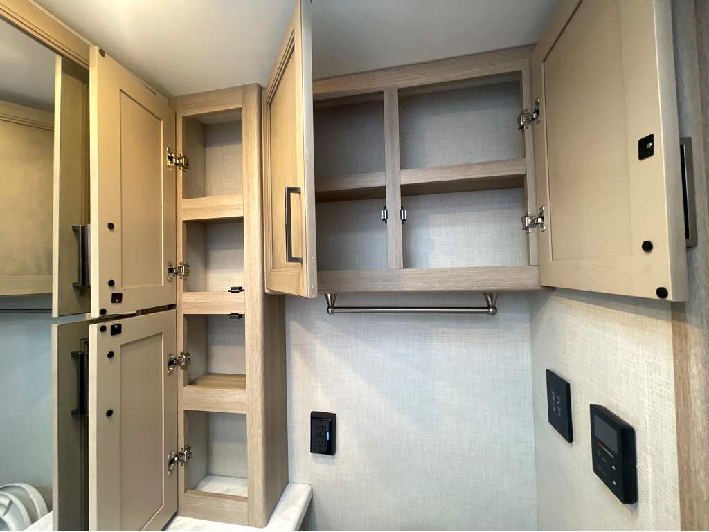 2027 THOR MOTOR COACH HURRICANE 35A - Image 29