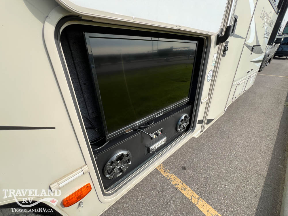 2015 Forest River LEPRECHAUN 317SA - Image 12