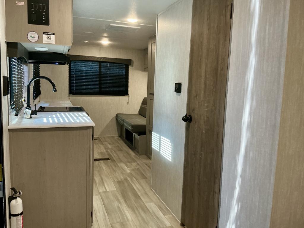 2025 COACHMEN 242MK - Image 22