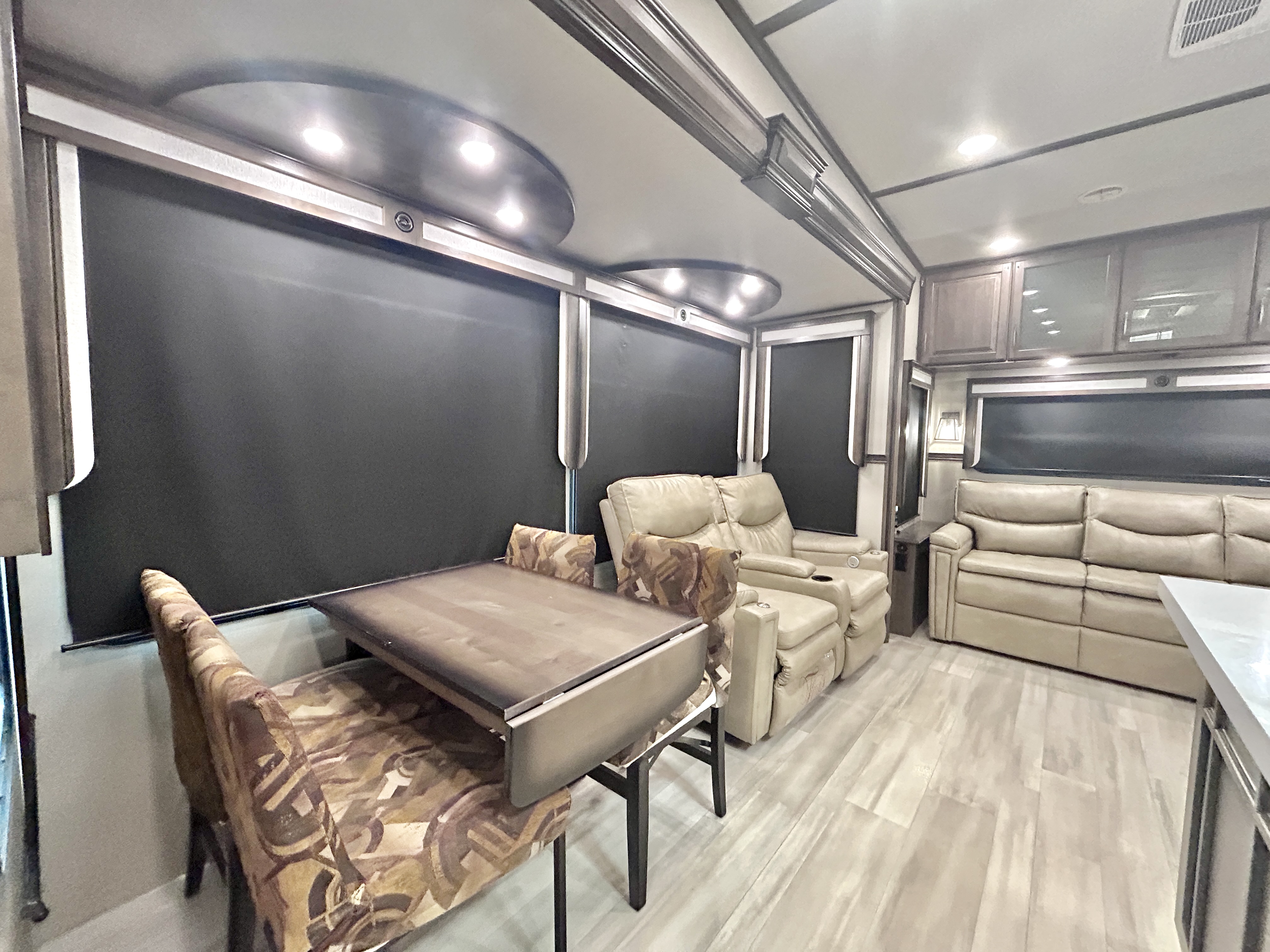 2021 Grand Design 373FB SOLITUDE - Image 13