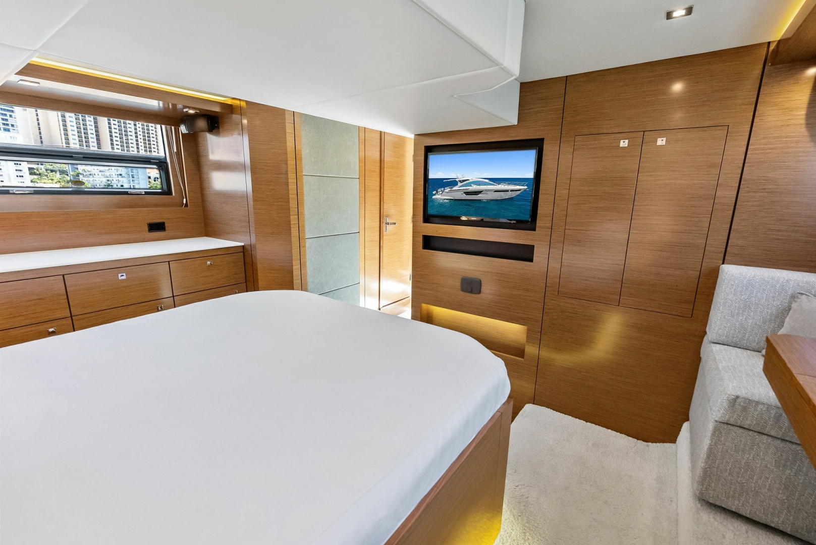 2019 Cruisers Yachts 54 Cantius - Image 47