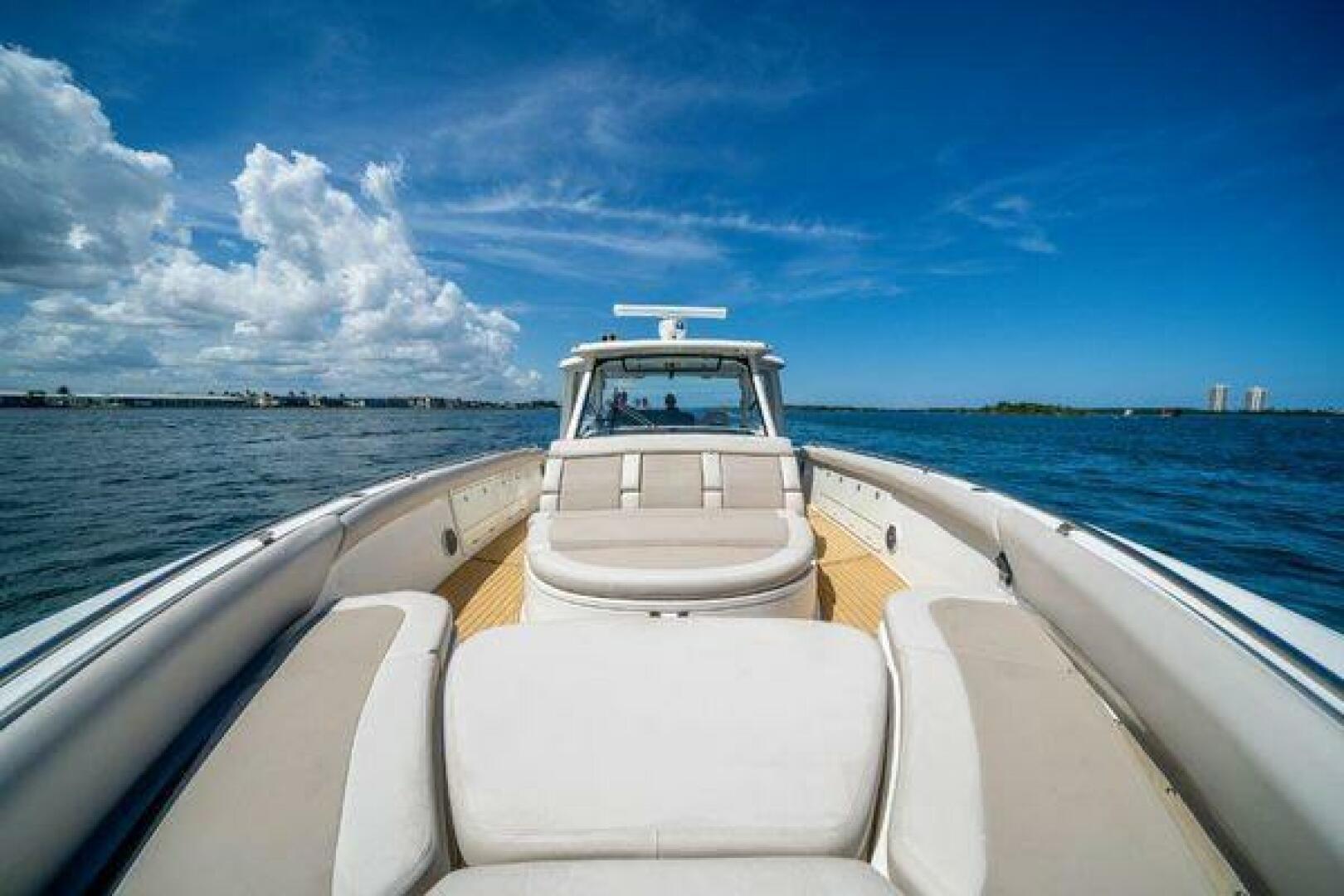 2017 Boston Whaler 42 Outrage - Image 9