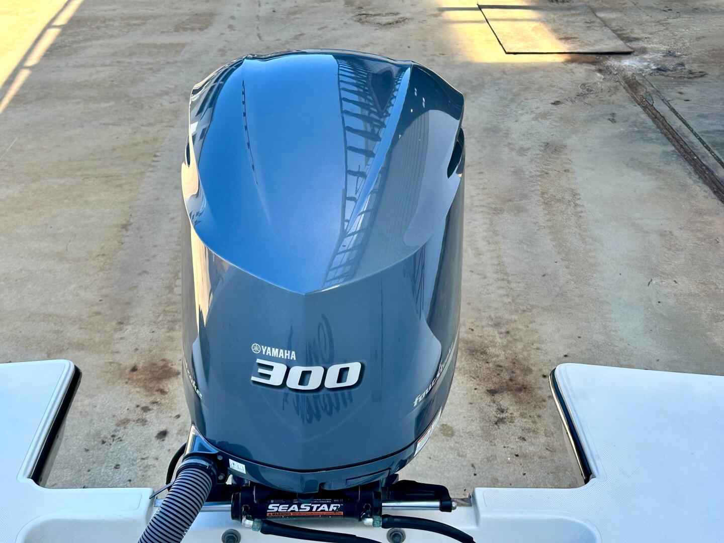2016 PURSUIT C 238 Center Console Base - Image 16
