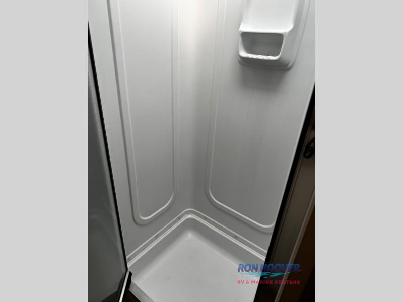 2022 WINNEBAGO 30T - Image 17