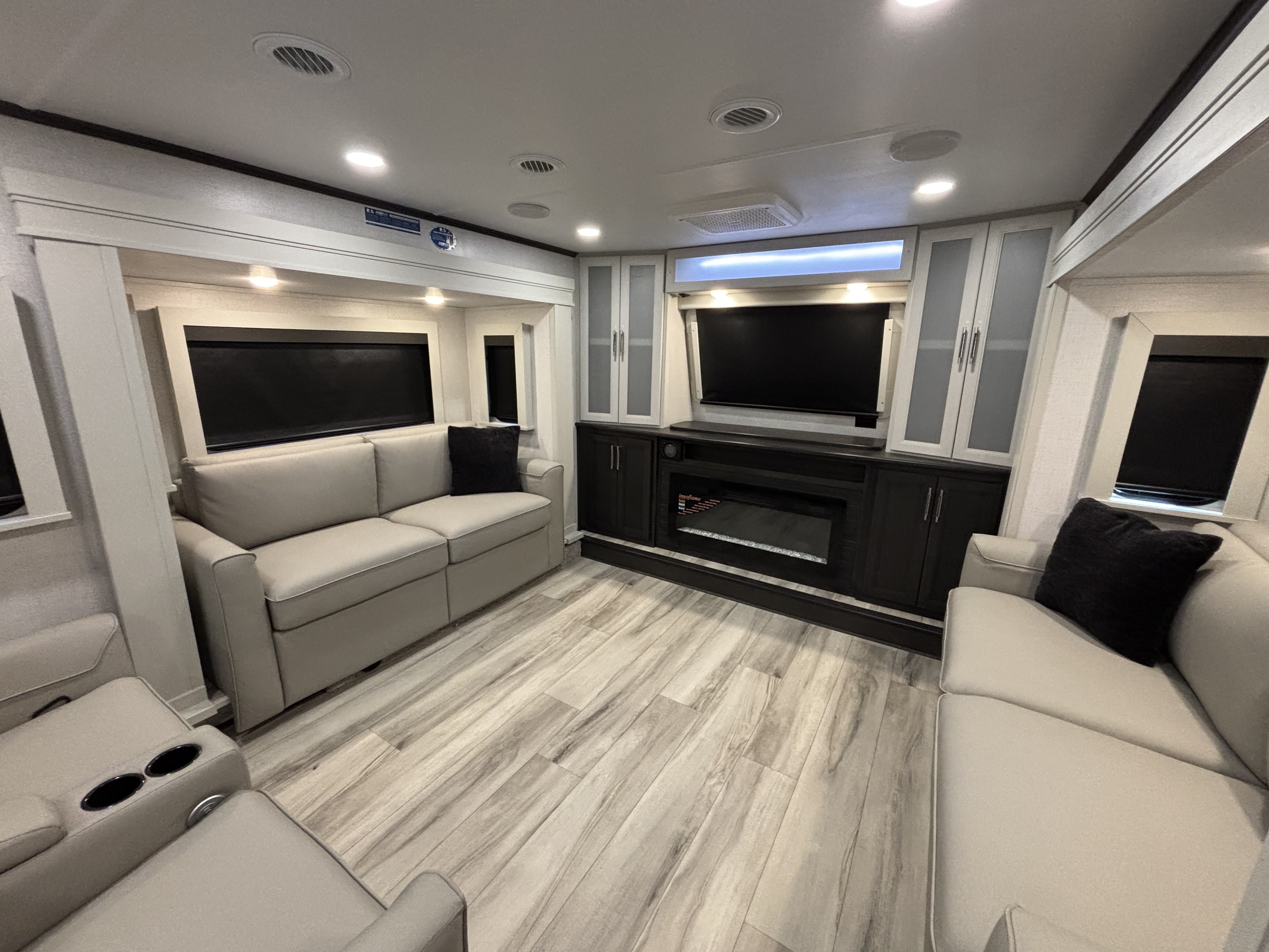 2025 Keystone Alpine 3700FL - Image 14