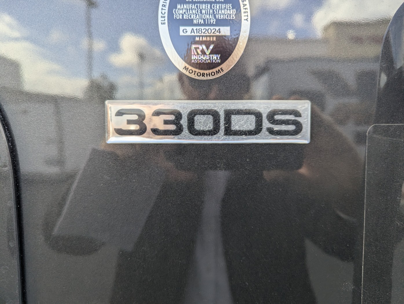 2026 Coachmen Entourage 330DS - Image 6