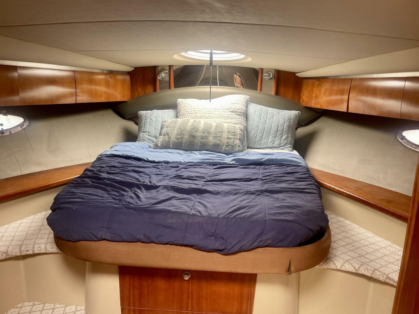 2006 Cruisers Yachts 420 Express - Image 25
