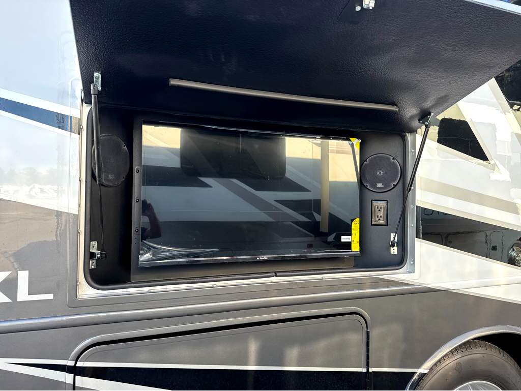 2027 ENTEGRA COACH VISION XL 31UL - Image 8