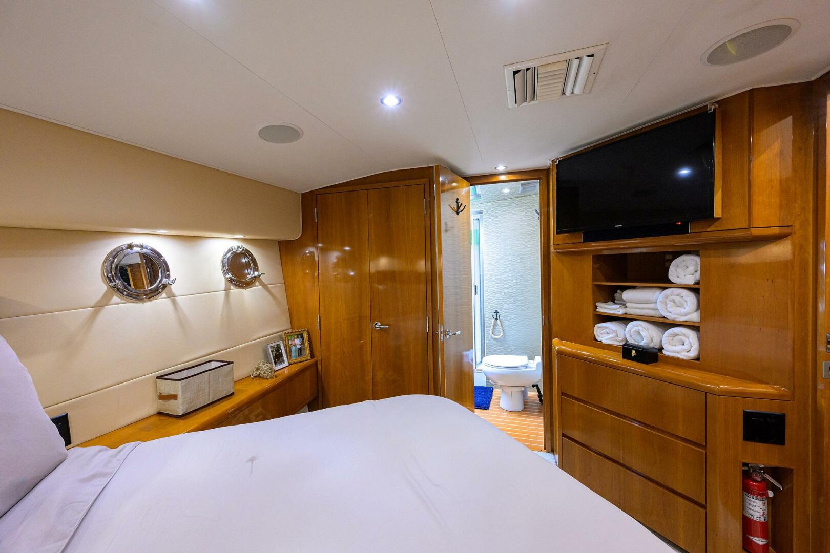2001 Hatteras 43 Convertible Base - Image 22